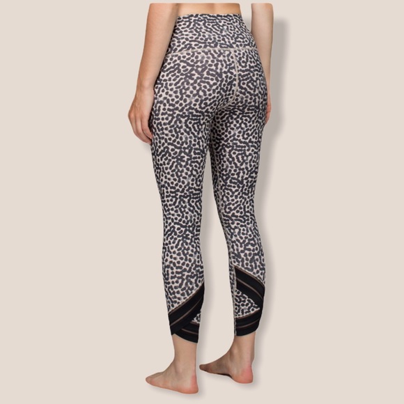Lululemon leopard print high waist leggings - Picture 3 of 13